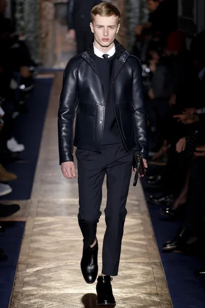 Look 32